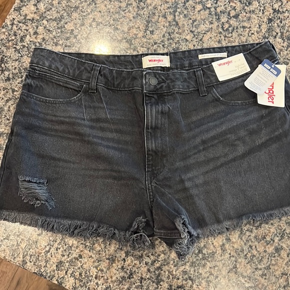 Wrangler Pants - Wrangler Hi-Rise 3” Short, size 18